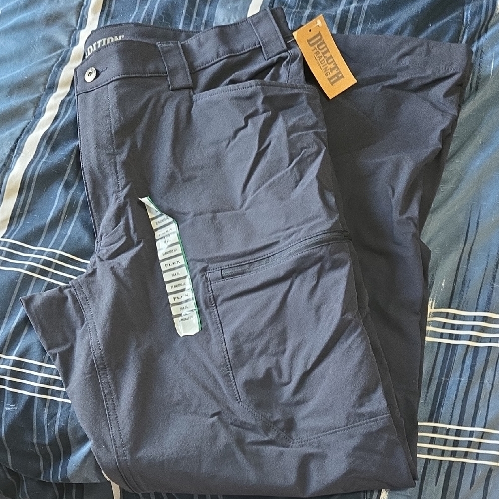 Duluth Trading Co Navy Men's Cargo Pants with Utility Pockets 38x34